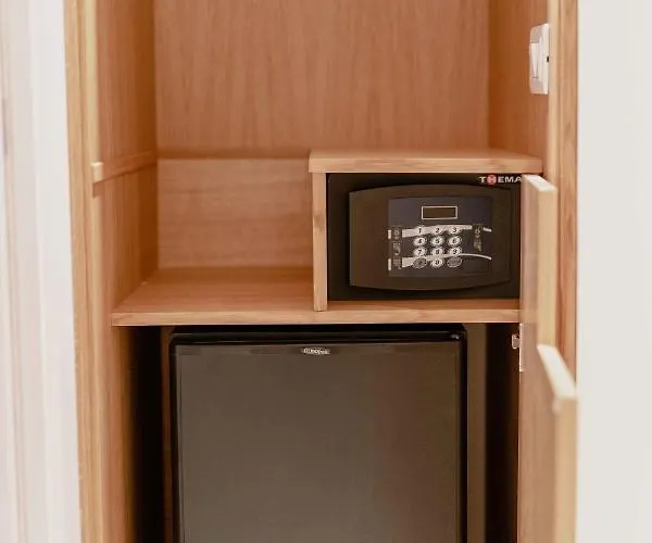 فندق مبيت وإفطار Dimora Manfredo Eco Luxury 4*